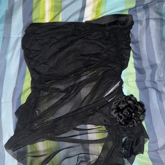PrettyLittleThing Black Mesh Long Line Floral Frill Bandeau Top Size 10 - Picture 6 of 7